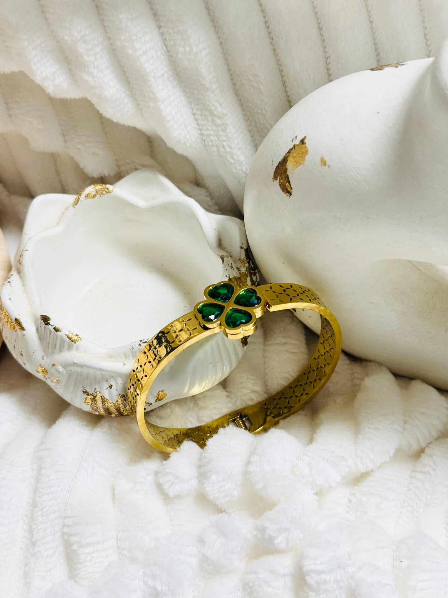 ✨Stainless steel Gold Emerald Clovie Cuff Bracelet ✨