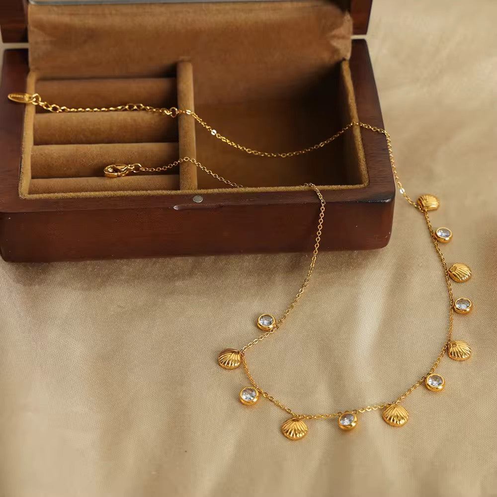 ✨Exclusive Stainless Gold Crystal Shell Necklace ✨
