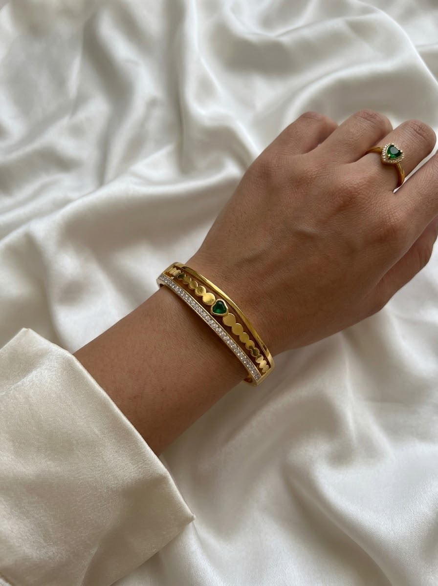 Stainless steel Gold Zirconia Emerald Heart 18k Cuff Bracelet