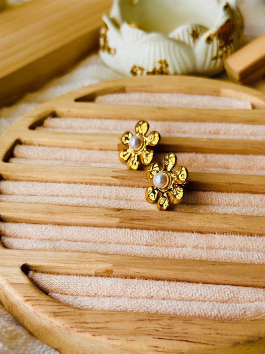 ✨ Stainless steel Gold Pearl Floral Earrings ✨