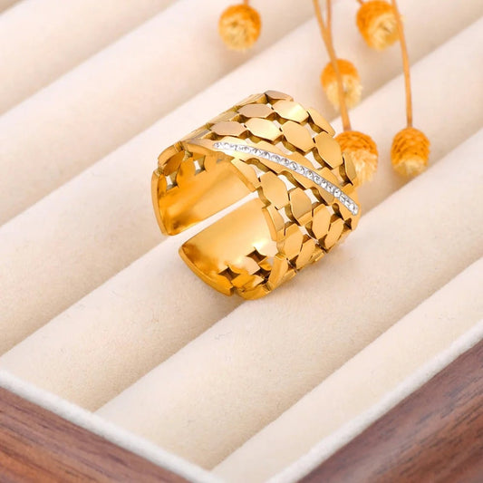 ✨Chunky Gold Diamanté Clovie Adjustable Ring✨