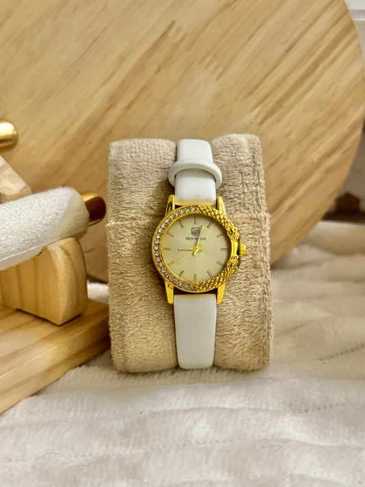 ✨ Exquisite White Leather Gold True worth Classic Watch✨