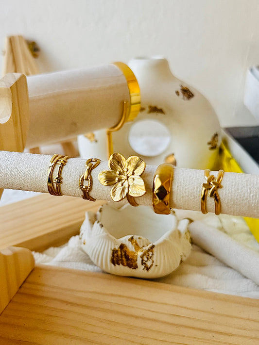 ✨Stainless steel Exquisite Antique Gold 5 Rings Set ✨