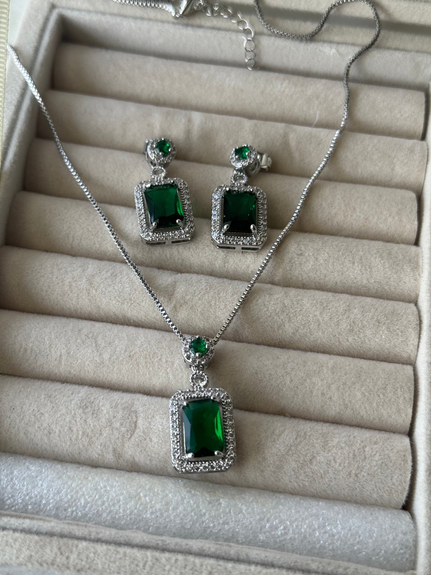Sterling Silver Emerald Pendant tops set
