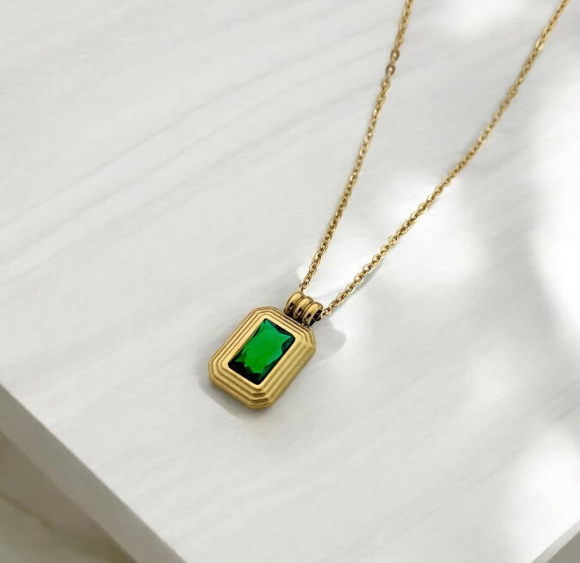 ✨Stainless steel Exquisite Gold Emerald Velvour Pendant ✨