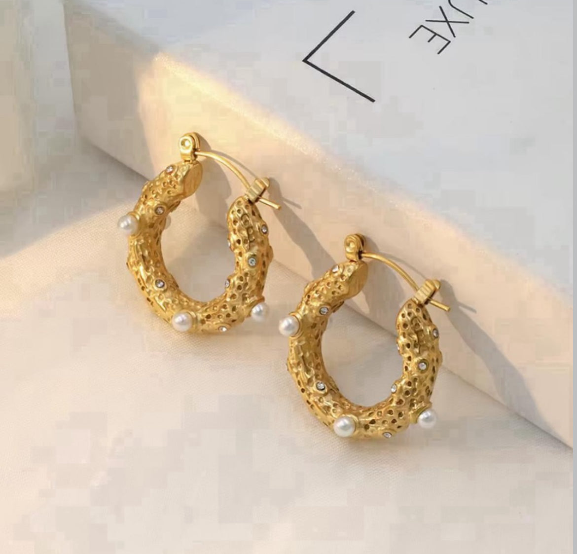 ✨Exquisite Stainless steel Gold Pearl Crystal Hoop Earrings ✨
