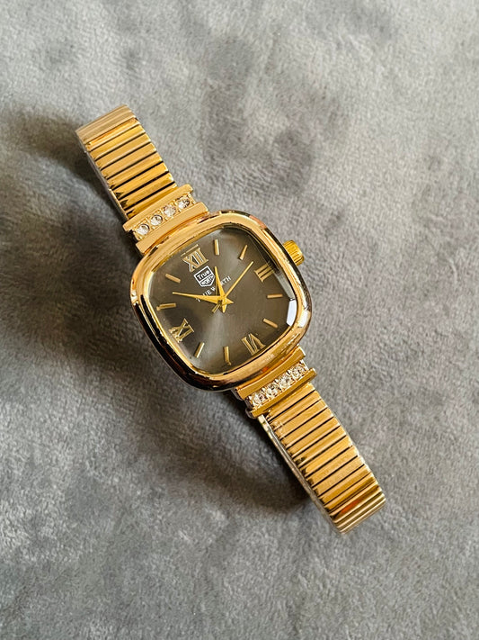 ✨ Exquisite Gold Black Dial Crystal Studded True Worth Link Watch ✨