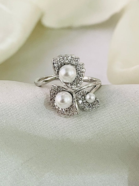 ✨Sterling Silver Ziron Leaf Pearl Ring✨