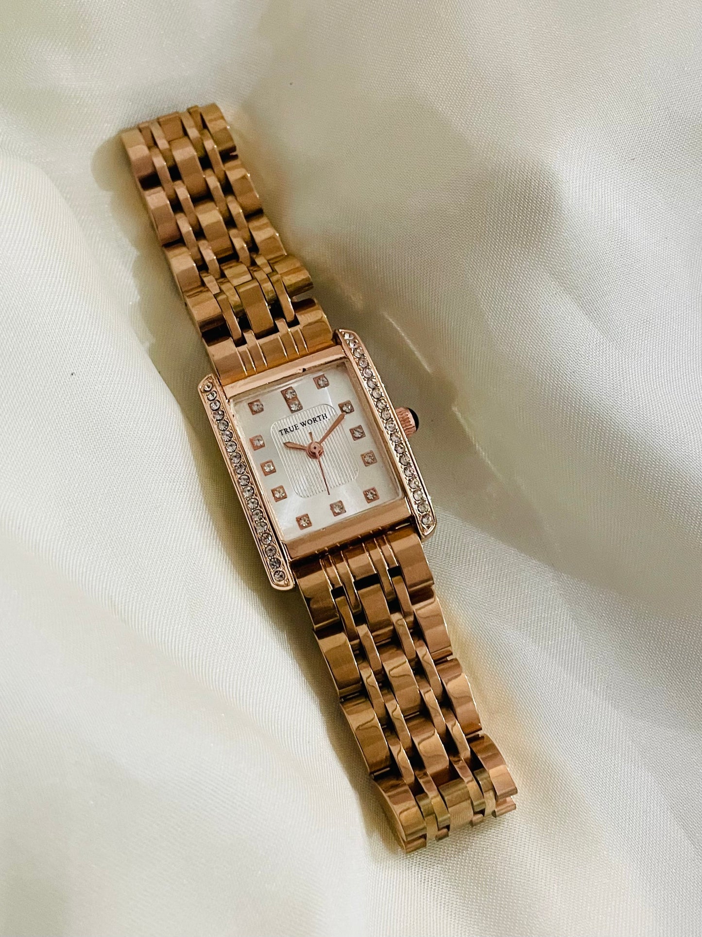 ✨Exquisite True Worth Crystal Studded Rose Gold Jubilee Edition White Dial Watch✨