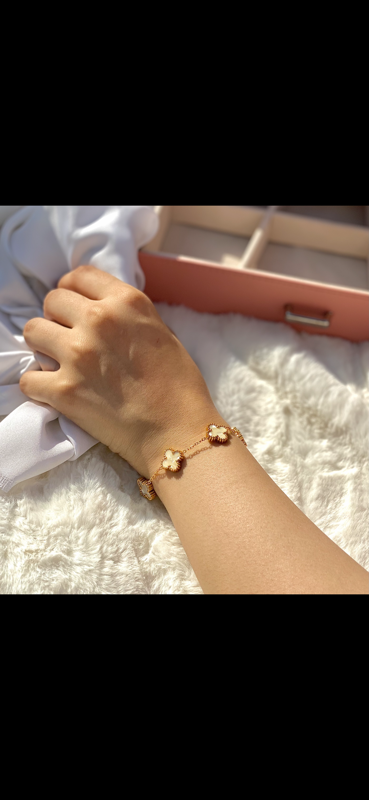 Mother of Pearl White Motif chain Bracelet