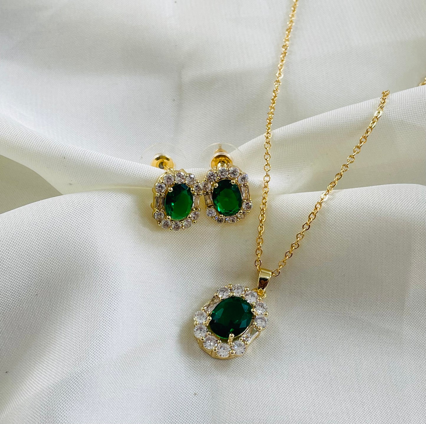 ✨Crystal Zirconia Gold Emerald Pendant tops Set ✨