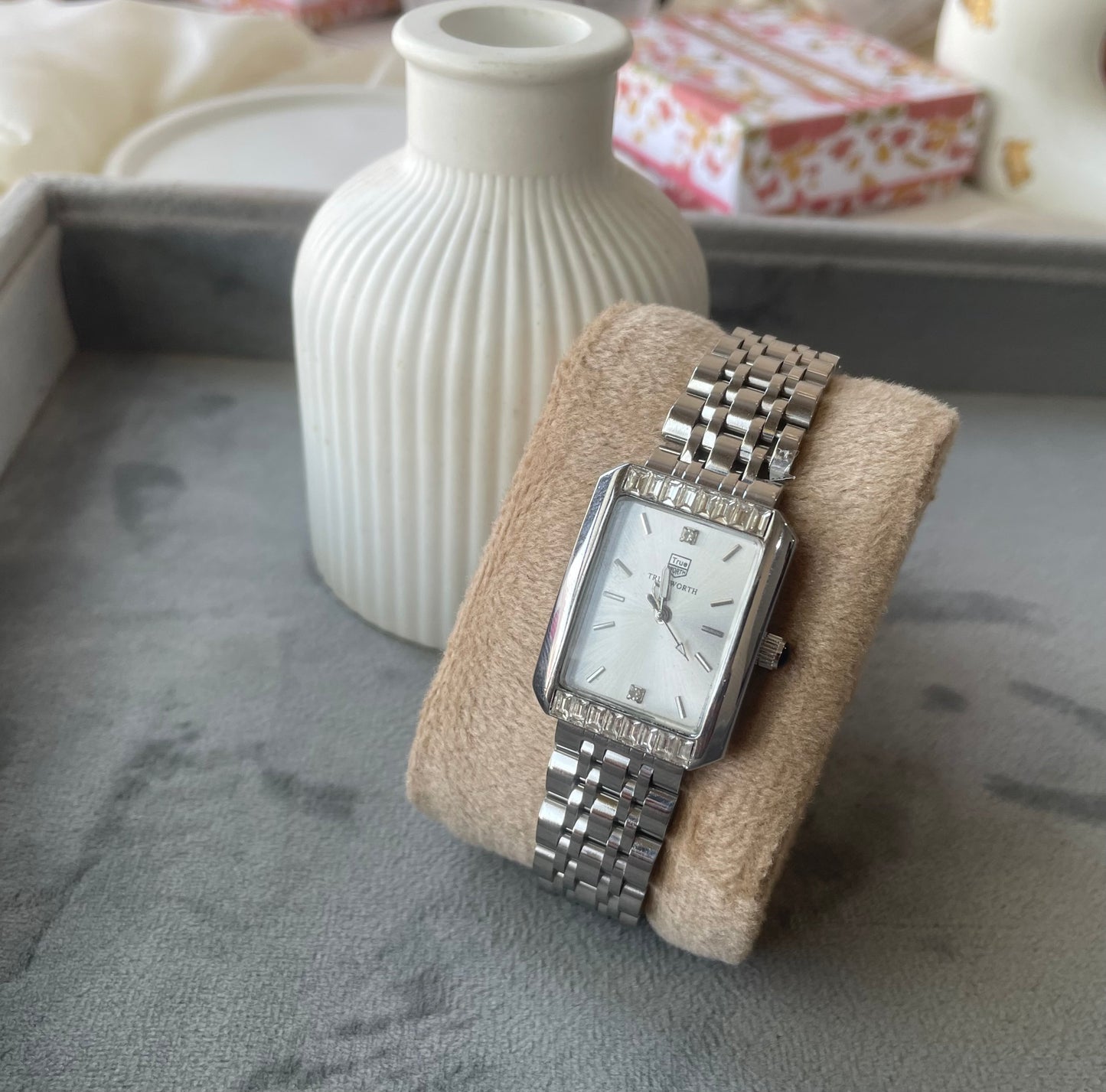 ✨Exquisite SilverXSilver Dial Crystal Studded True worth Jubilee Watch ✨