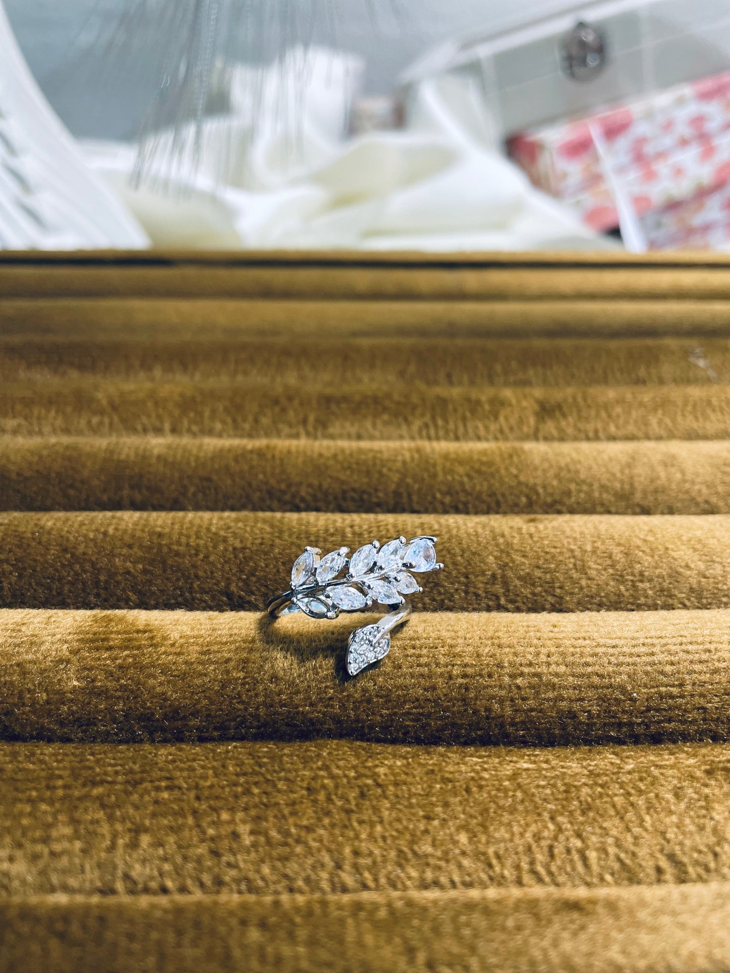 ✨ Crystal Leaf Adjustable Ring ✨