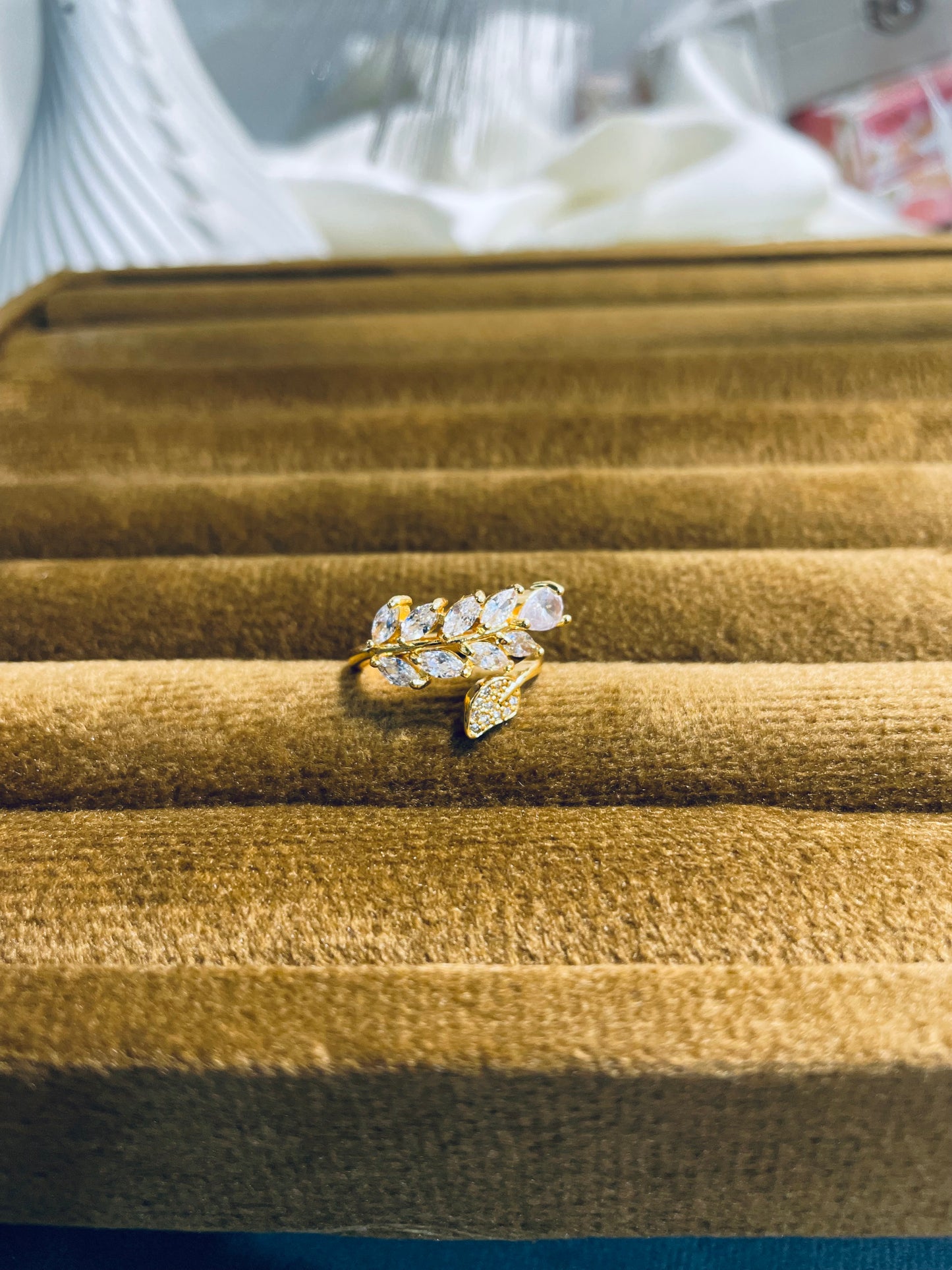 ✨ Crystal Leaf Adjustable Ring ✨