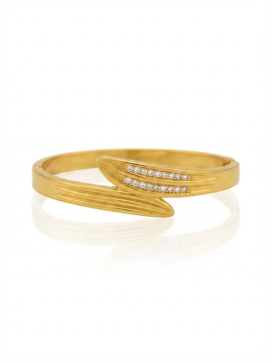 ✨Stainless steel Gold Zirconia studded Leaf Cuff Bracelet ✨