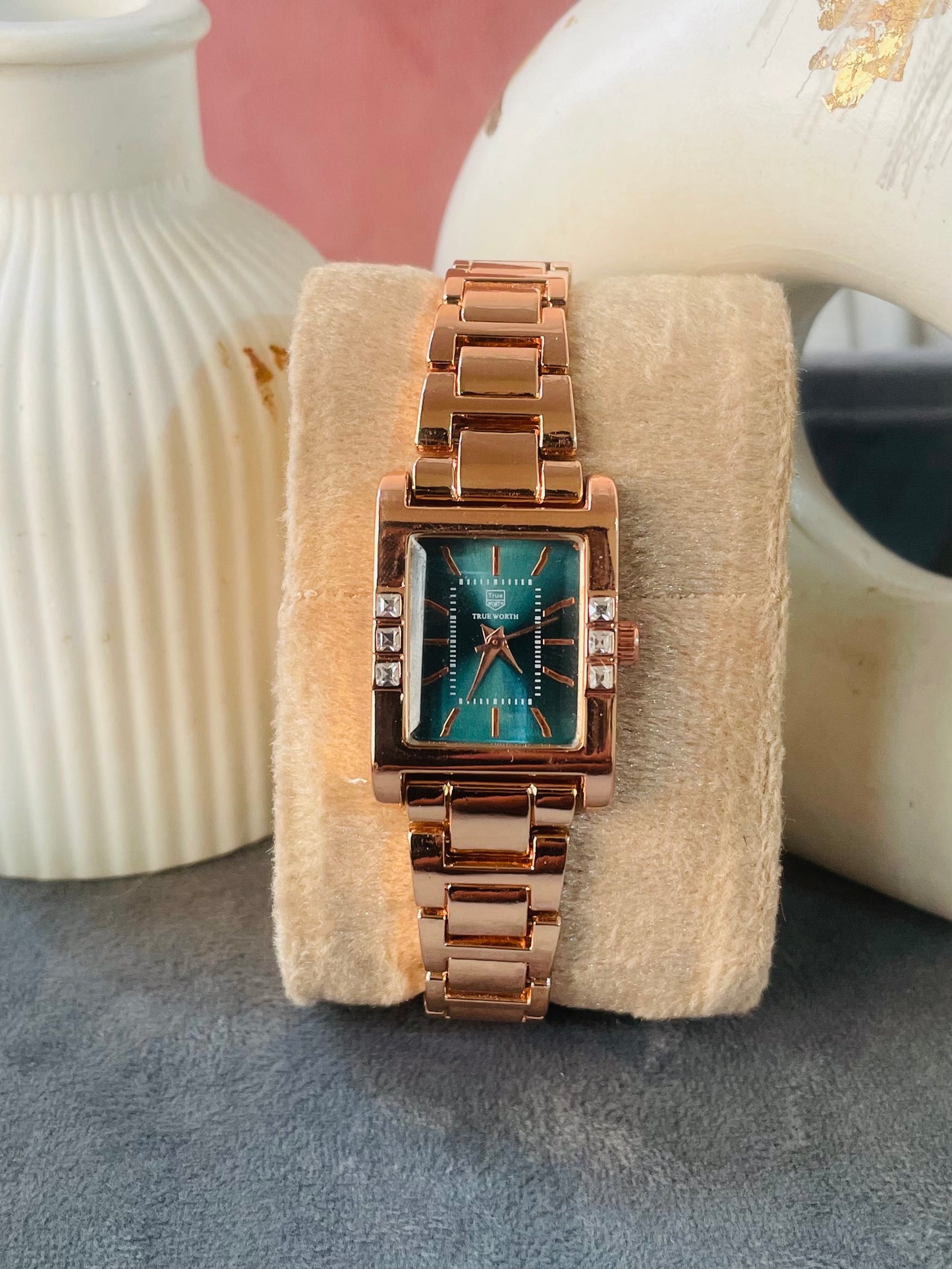 ✨Exquisite Crystal studded Emerald Dial RoseGold True Worth Watch ✨