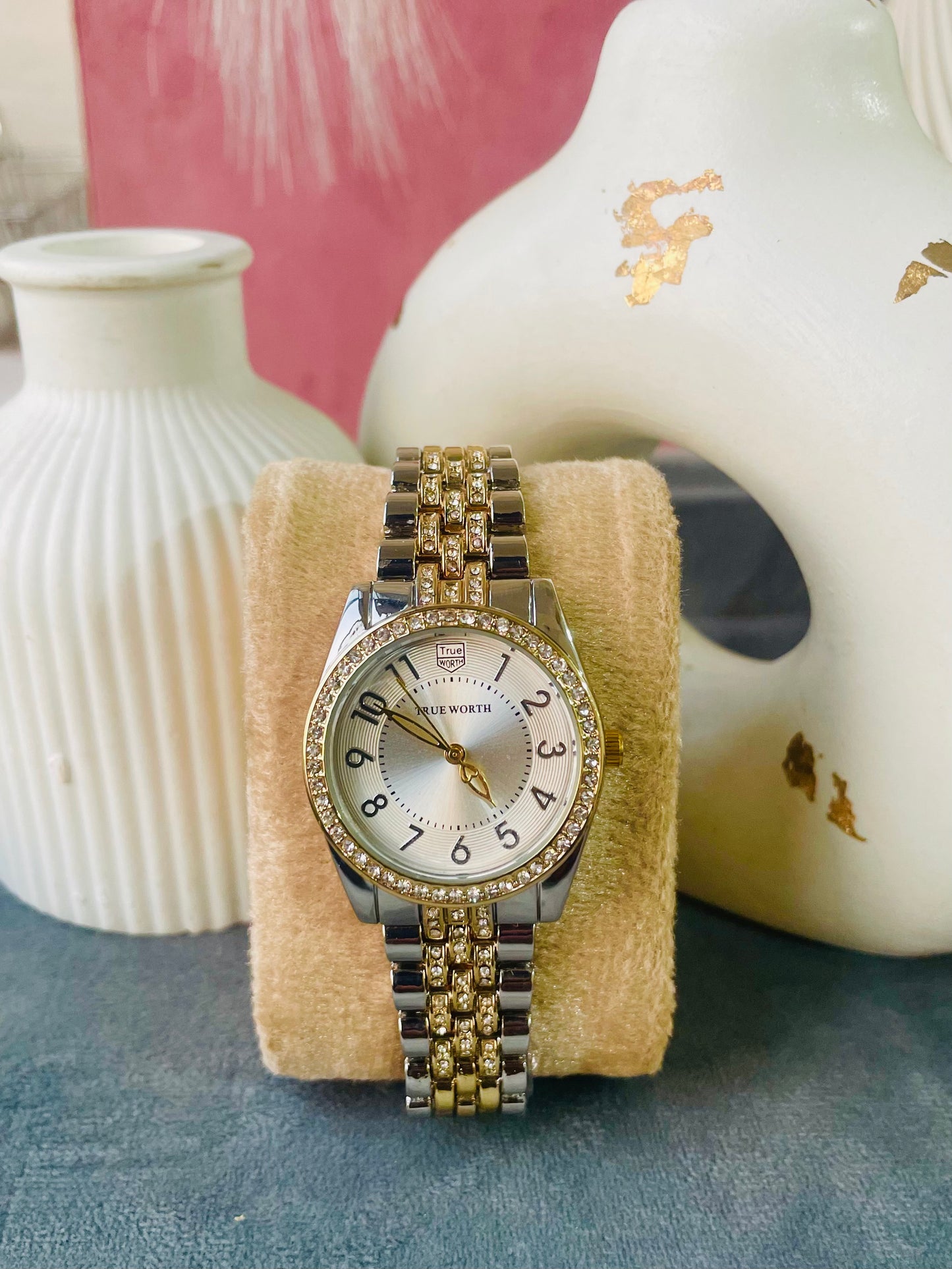 ✨Exquisite Crystal studded White Dial SilverXGold True Worth Watch ✨