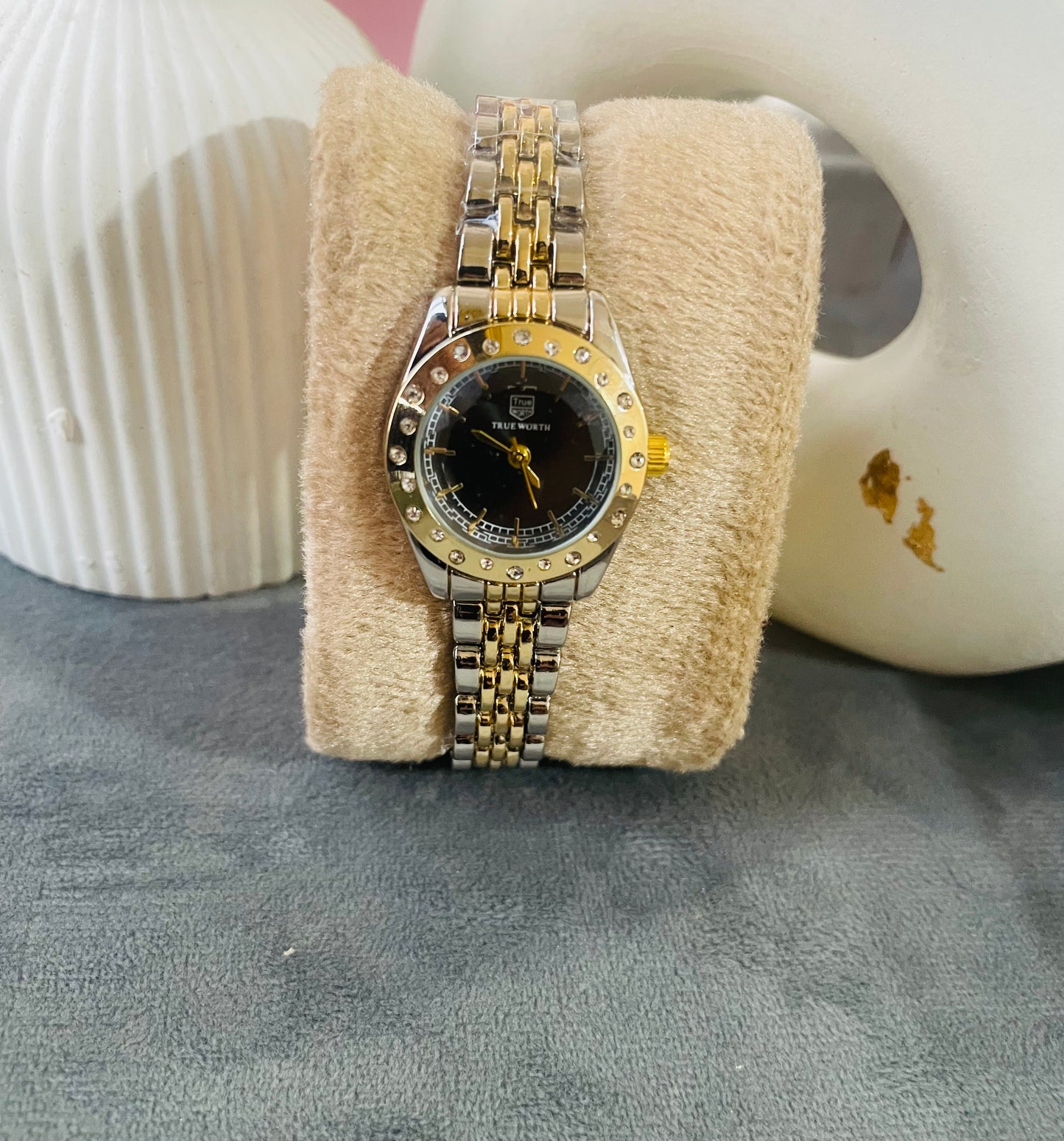 ✨Exquisite Crystal studded Black Dial SilverXGold True Worth Watch ✨