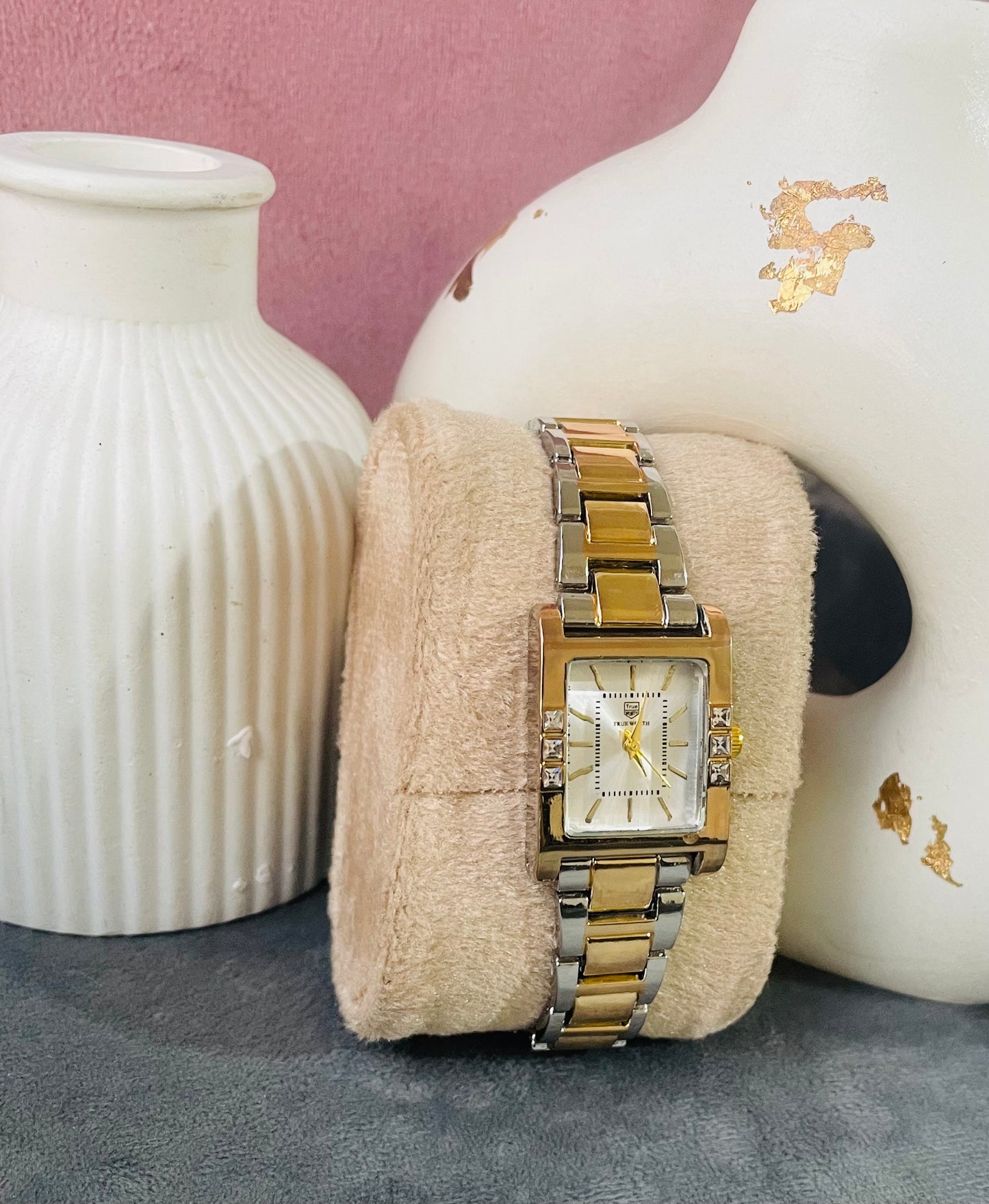 ✨Exquisite Crystal studded White Dial SilverXGold True Worth Watch ✨