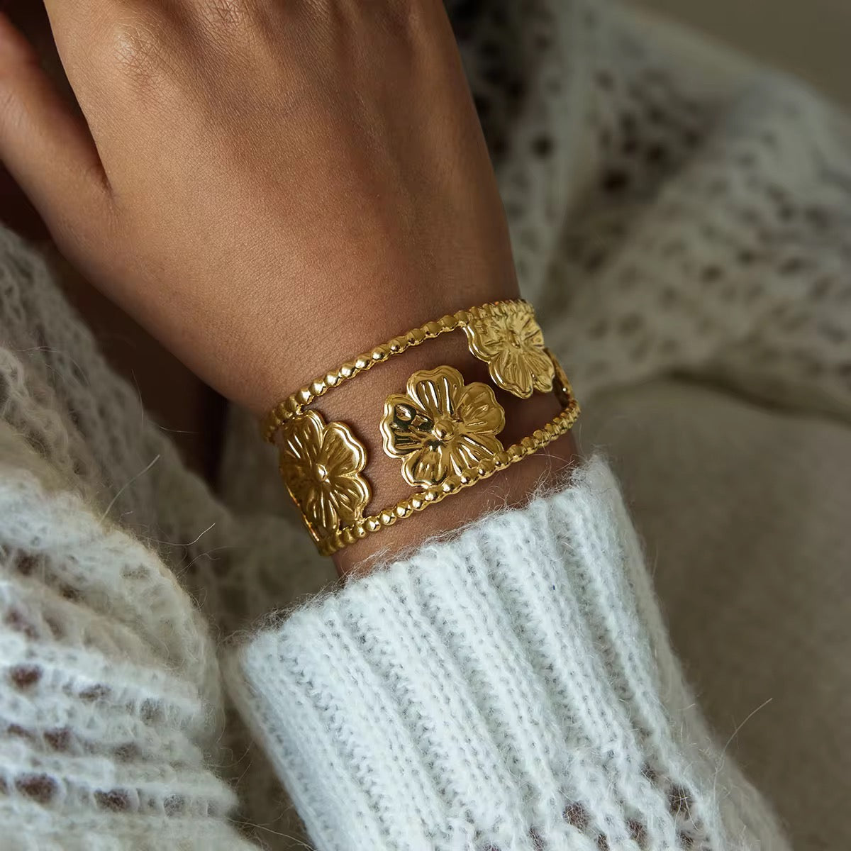 ✨ Exclusive Stainless steel Gold Floral Chunky Adjustable Cuff ✨