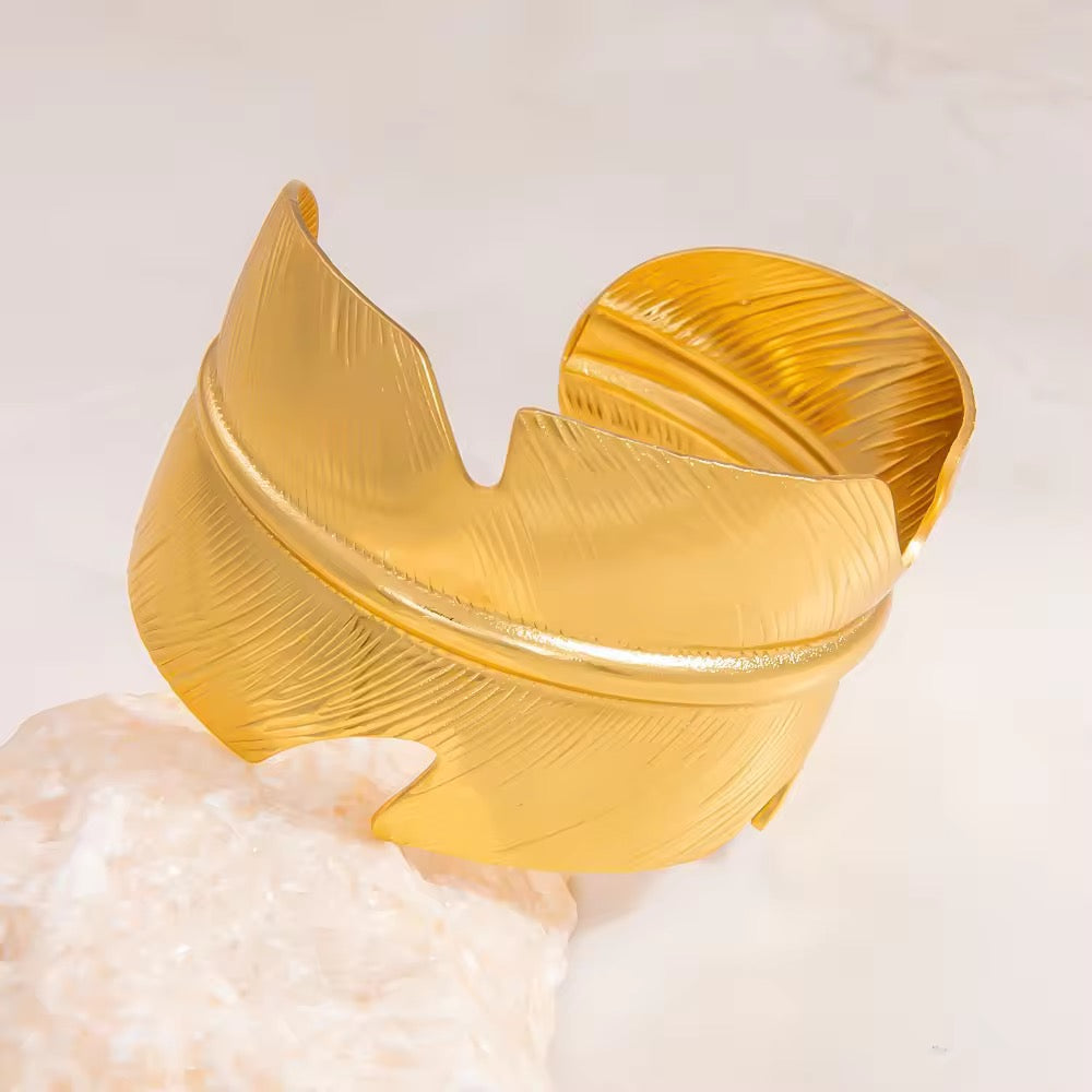 ✨ Exclusive Stainless steel Gold Chunky Adjustable leaf Cuff ✨
