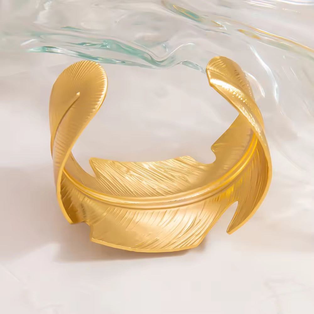 ✨ Exclusive Stainless steel Gold Chunky Adjustable leaf Cuff ✨