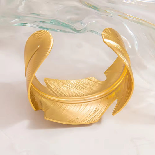 ✨ Exclusive Stainless steel Gold Chunky Adjustable leaf Cuff ✨