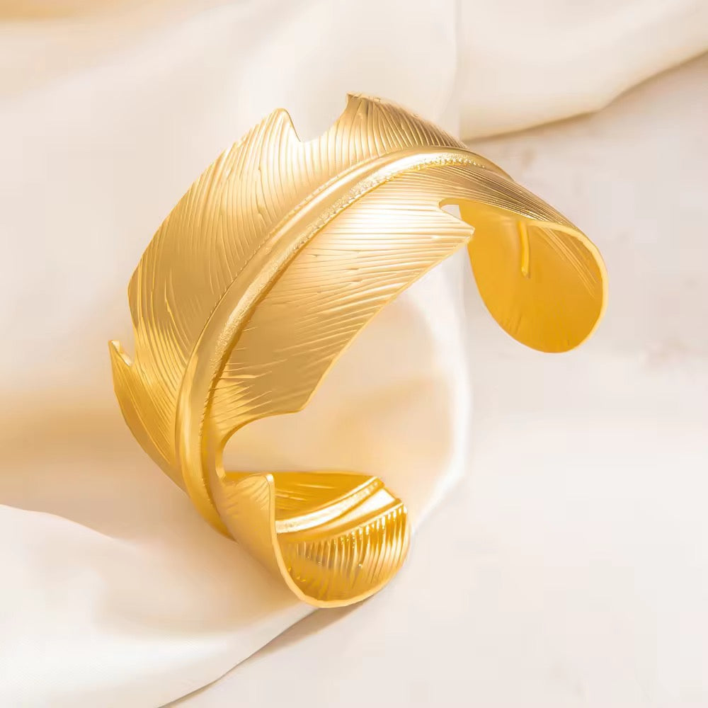 ✨ Exclusive Stainless steel Gold Chunky Adjustable leaf Cuff ✨