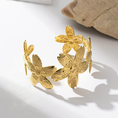 ✨ Exclusive Stainless steel Gold Chunky Adjustable Floral Cuff ✨