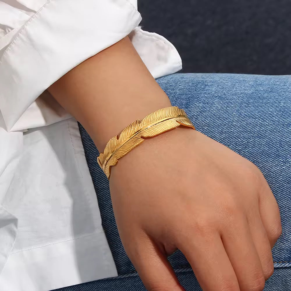 ✨ Exclusive Stainless steel Gold Chunky Adjustable Leaf Cuff ✨
