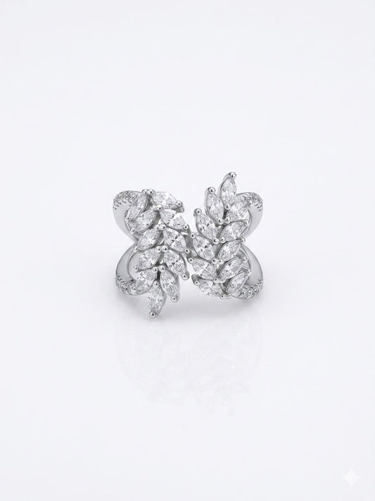 ✨ Diamante Silver crystal Leaf adjustable ring✨