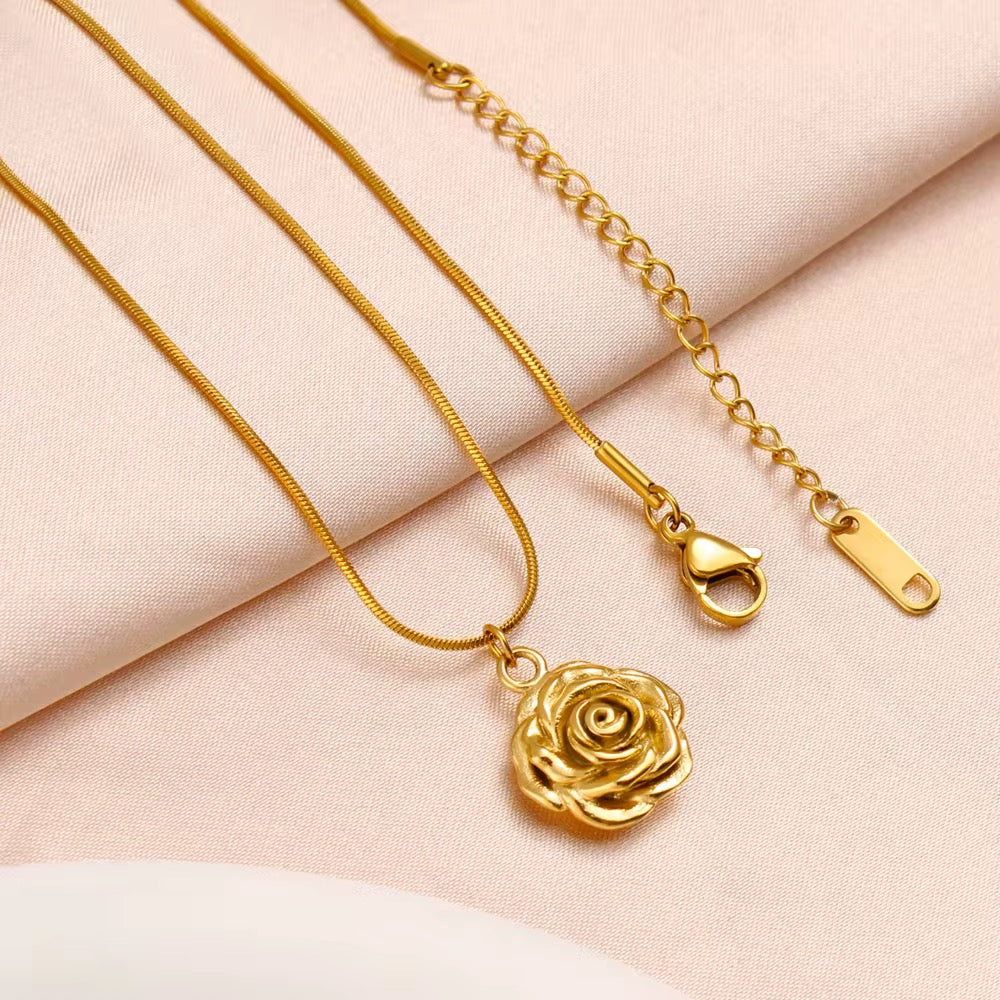 ✨Exquisite Stainless steel Floral Gold Pendant ✨