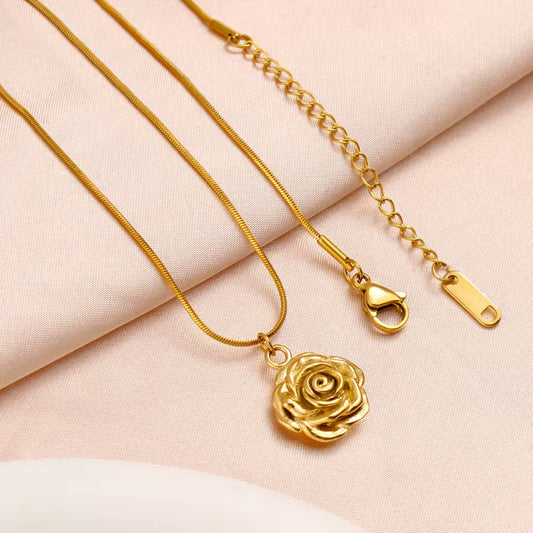 ✨Exquisite Stainless steel Floral Gold Pendant ✨
