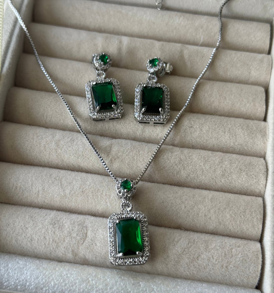 ✨Exquisite Sterling Silver Emerald Pendant earrings Set ✨