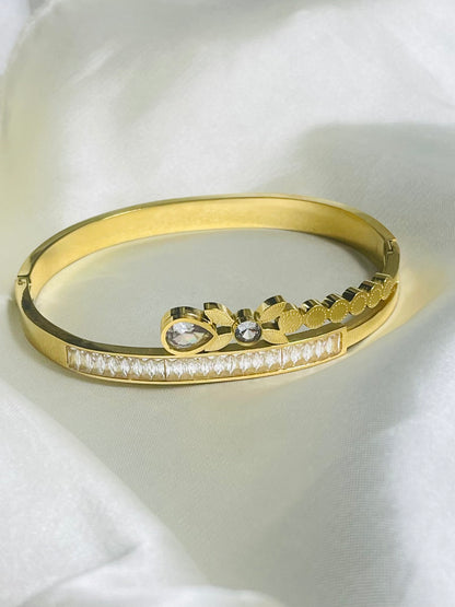 ✨Exclusive Stainless steel Zircon Studded Gold Cuff Bracelet ✨