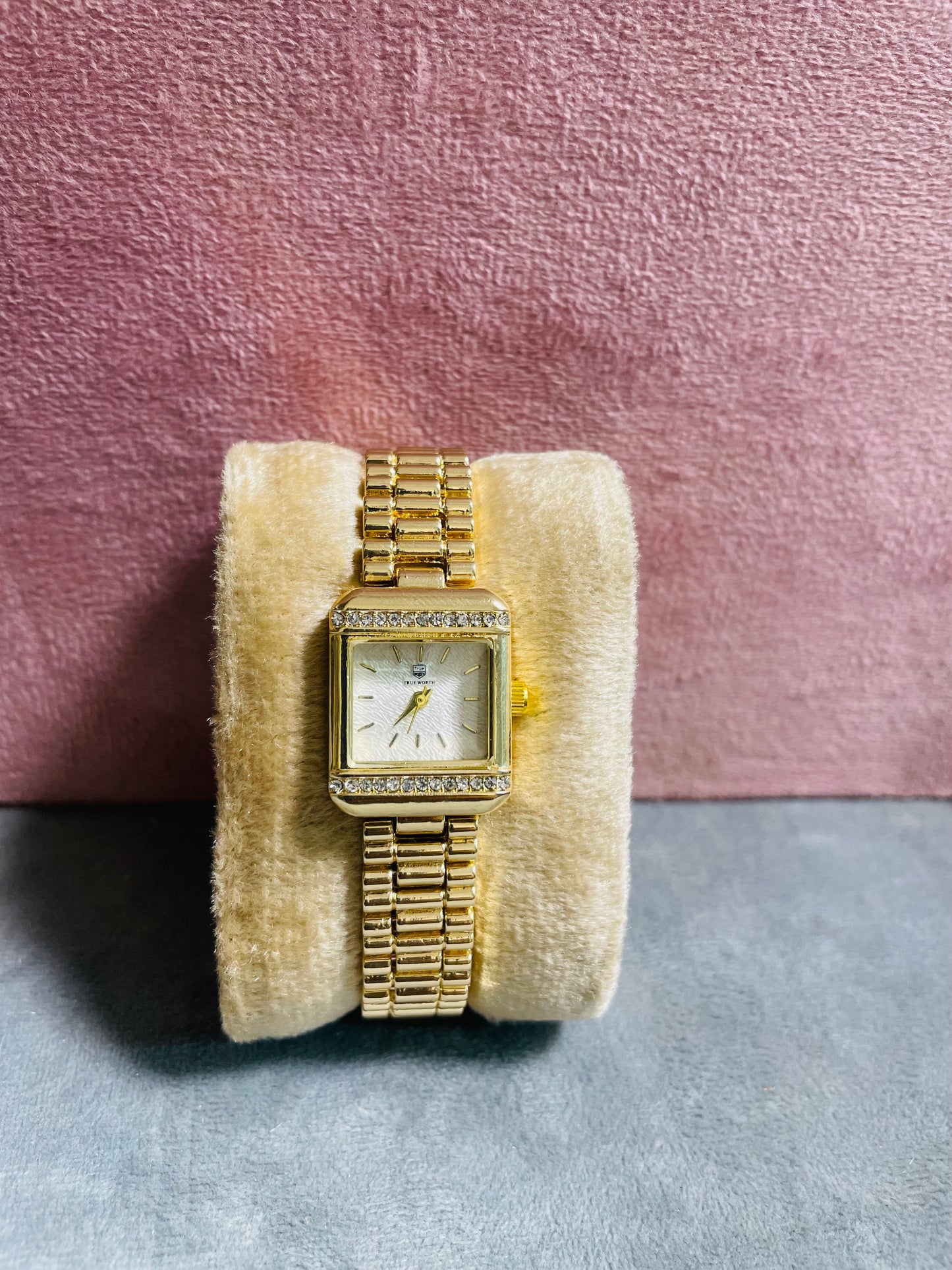 ✨Exquisite Crystal studded White Dial Gold True Worth Watch ✨