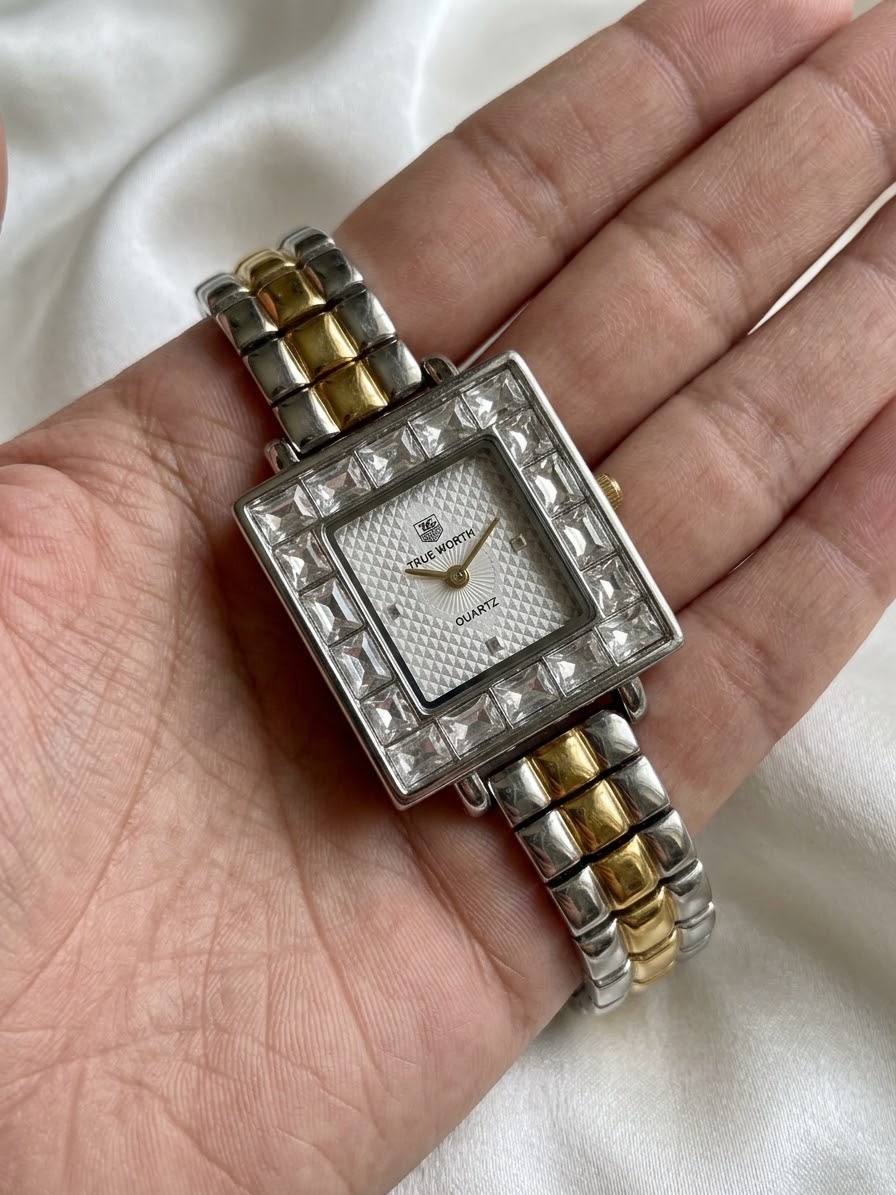 ✨Exquisite SilverxGold stainless steel white dial square True worth Watch✨
