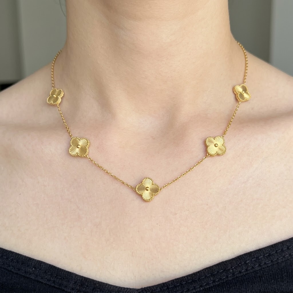 Gold Clovie Necklace ✨