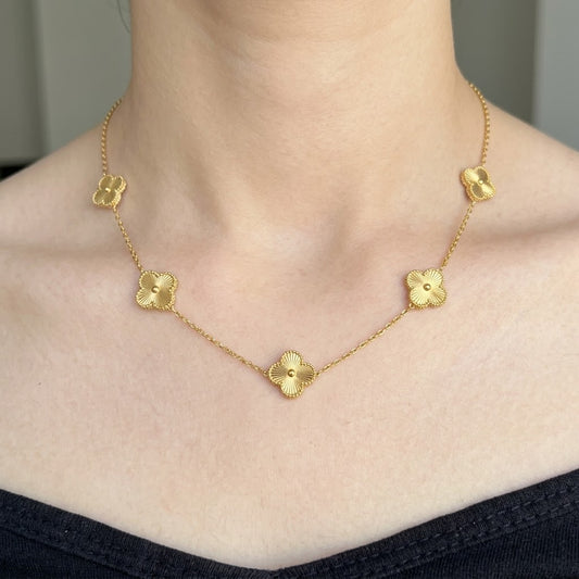 Gold Clovie Necklace ✨