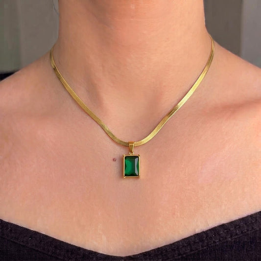 ✨Stainless steel Exquisite Gold Emerald Bar snake chain Pendant ✨