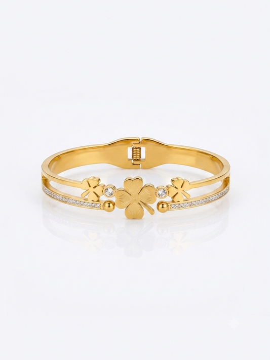 ✨Stainless steel Gold Diamantes Clovie Cuff Bracelet ✨
